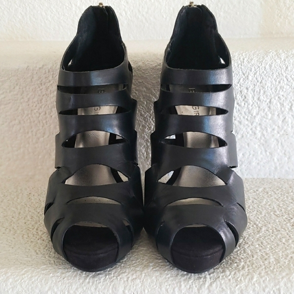 SOLD SOLD SOLD NWT BCBG Black Leather Cage Wedges Heels 6.5 NIB - Picture 2 of 6